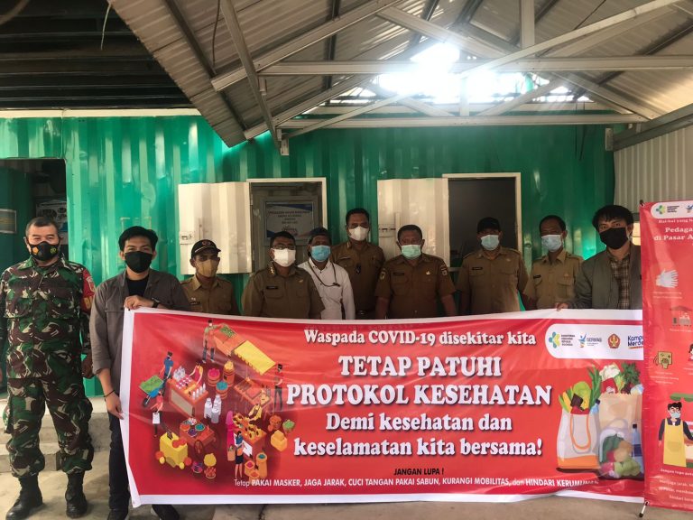 Pemasangan  X Banner, Pembagian Pamflet dan Poster Covid 19 di Pasar Sentral Inpres Manonda Kota Palu