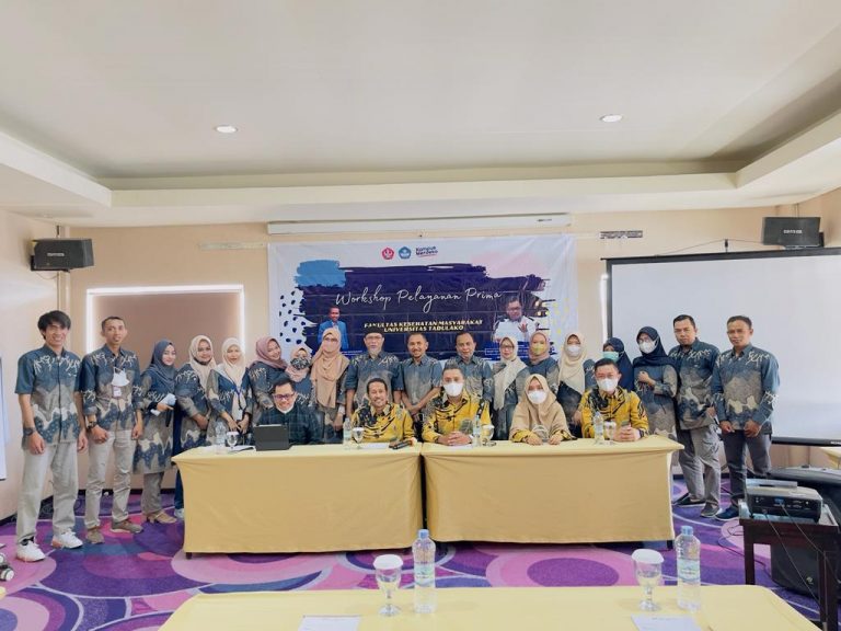 FKM Untad Beri Reward Tenaga Kependidikan Berprestasi
