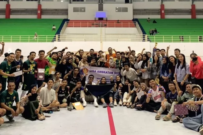 UKOM FKM Untad Beri Hadiah Kepada Para Juara Lomba Liga Angkatan