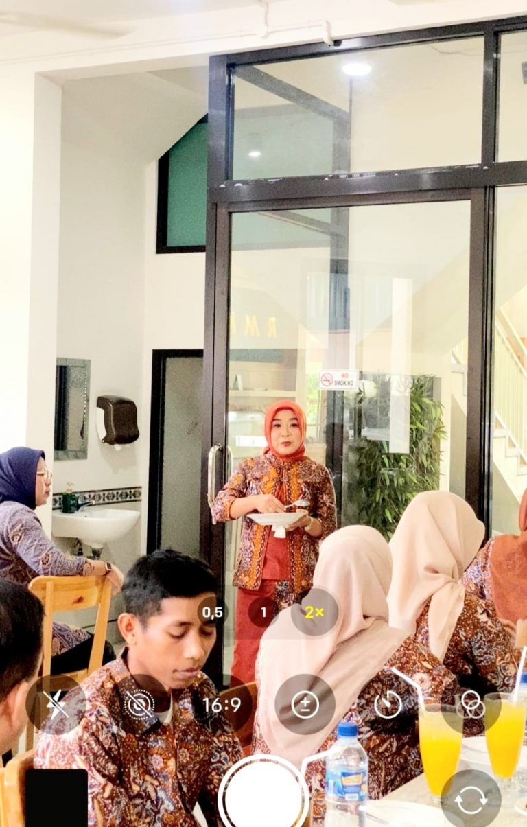 Fakultas Kesehatan Masyarakat menyelenggarakan Pelatihan Table Manner bagi Staf FKM UNTAD