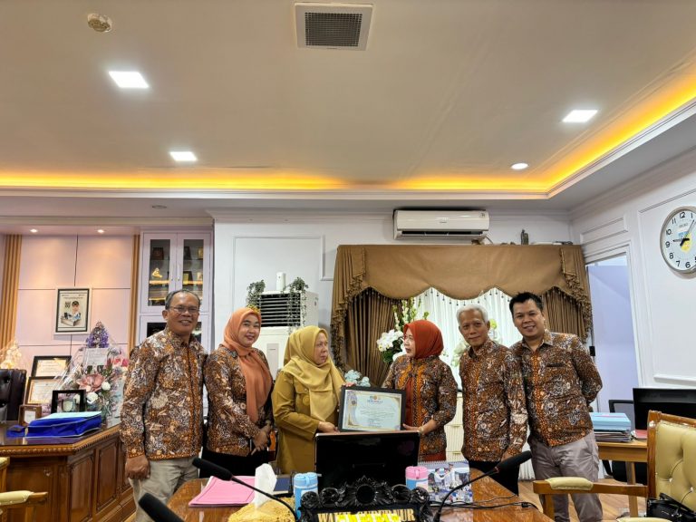 Apresiasi atas Komitmen Pendidikan FKM UNTAD Oleh Pemerintah Provinsi Sulawesi Tengah