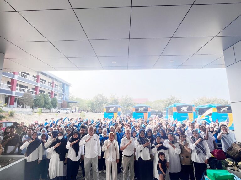 Dekan FKM Untad Lepas 163 Mahasiswa Jalani PBL Selama Sebulan di Parigi Moutong